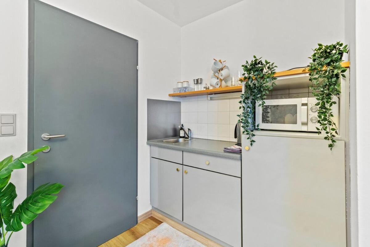 Apartment 15 Min To Center I Paid Parking I Fast Wifi *